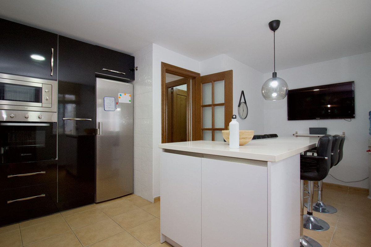 4 Bedroom Townhouse in Coín - Foto 3