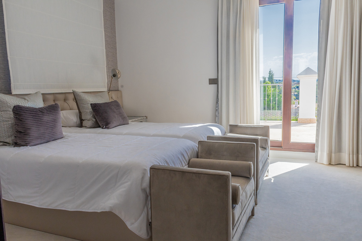 5 Bedroom Villa in San Pedro de Alcántara - Photo 34