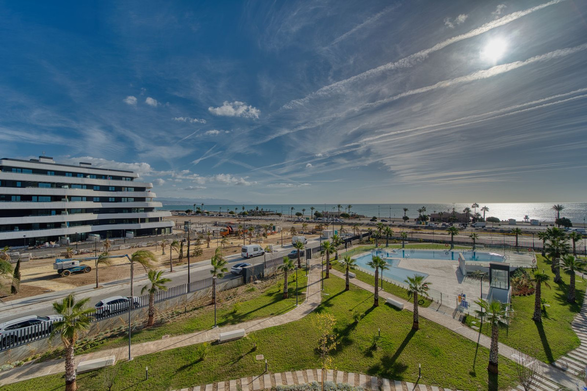 3 Bedroom Apartment in Torremolinos - Photo 2