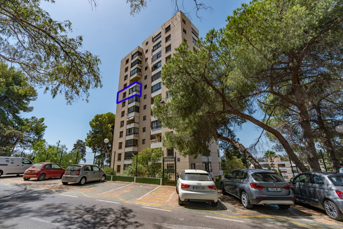 2 Bedroom Apartment in Marbella - Photo 21