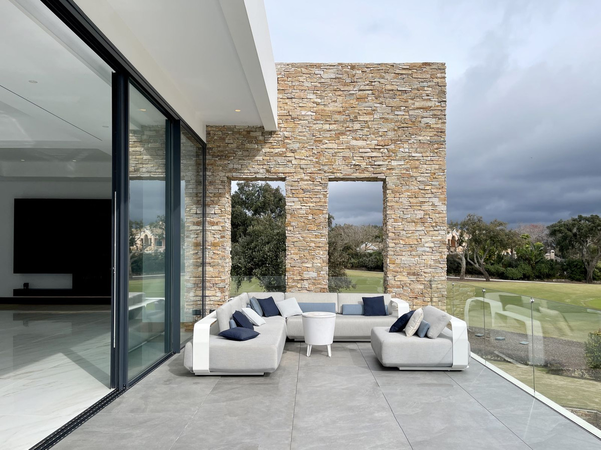 6 Bedroom Villa in San Roque - Photo 17