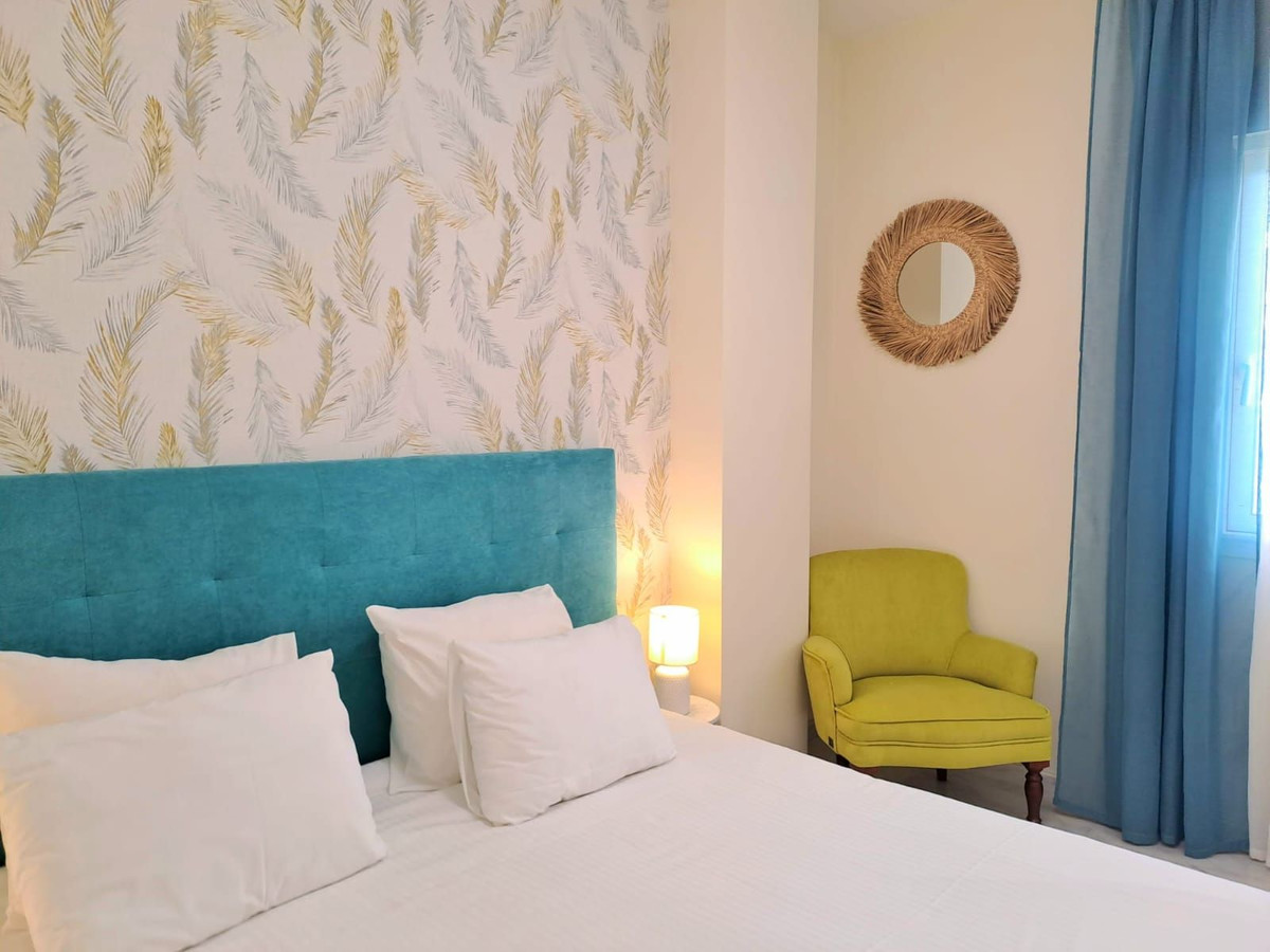 2 Bedroom Apartment in Estepona - Photo 15