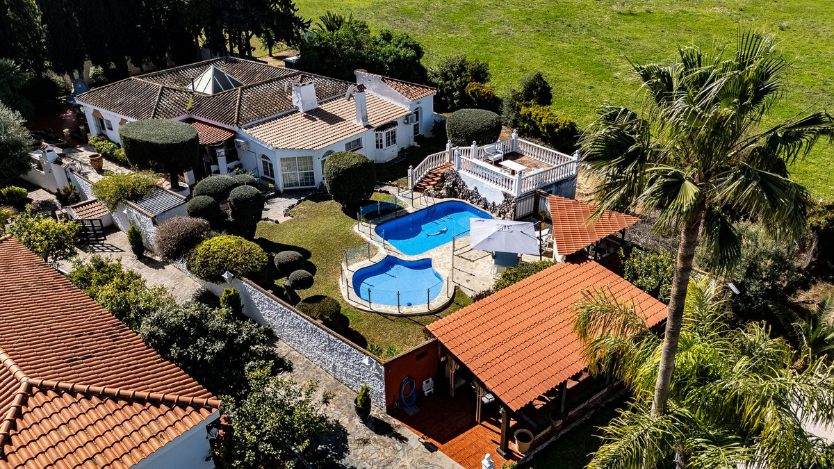 5 Bedroom Villa in Alhaurín de la Torre - Photo 11