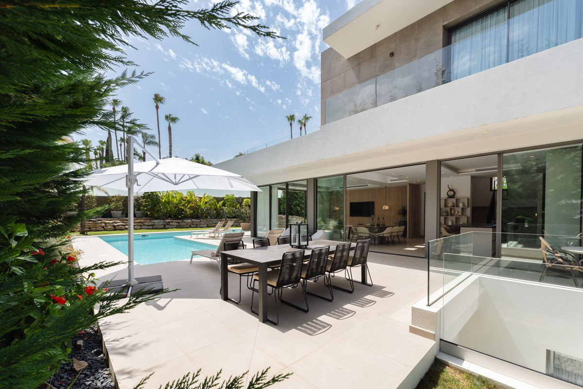 4 Bedroom Villa in Marbella - Photo 9
