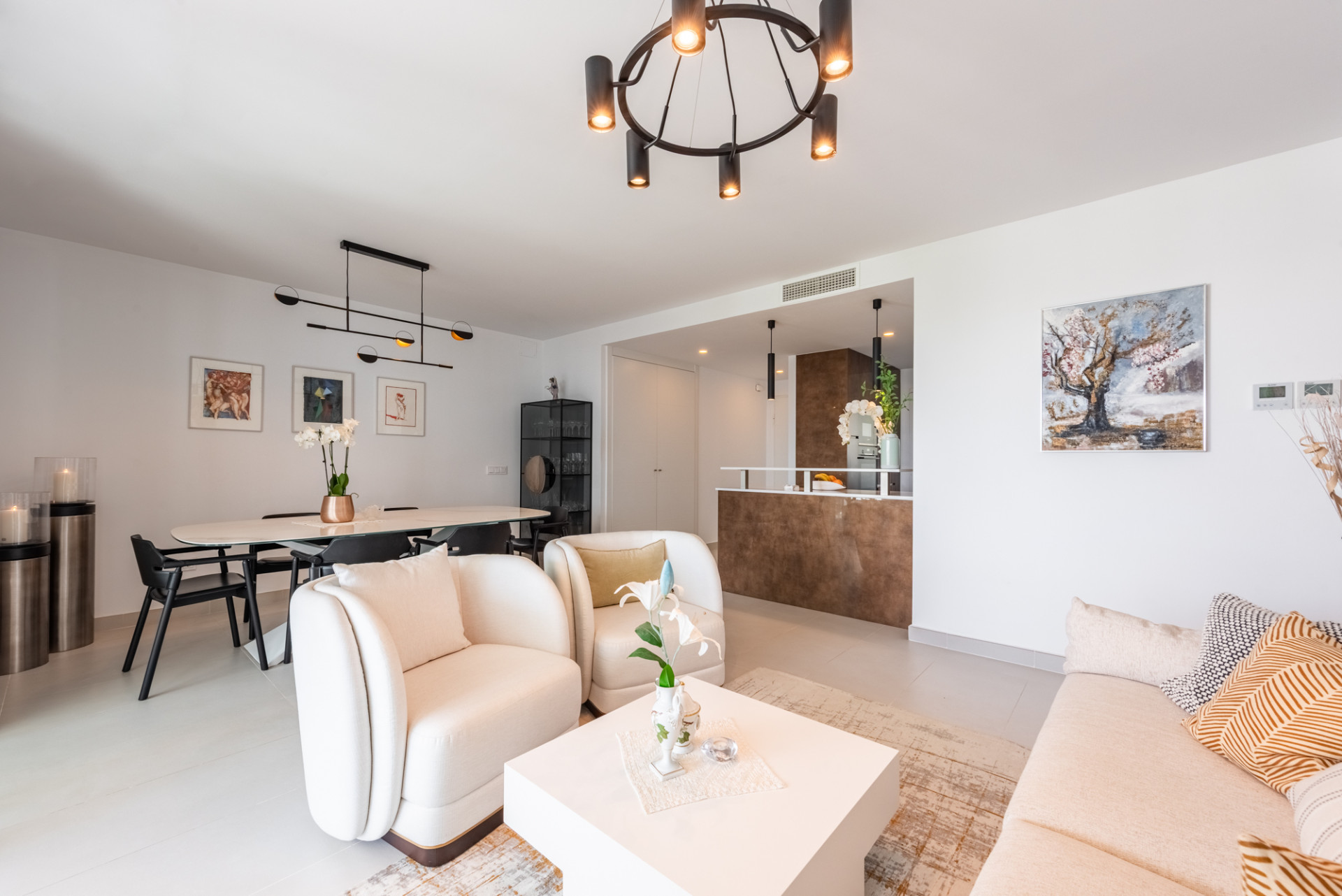 3 Bedroom Apartment in Estepona - Photo 4