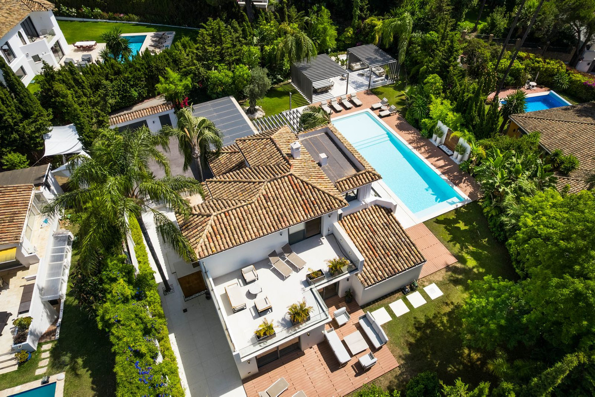 4 Bedroom Villa in Marbella - Photo 51