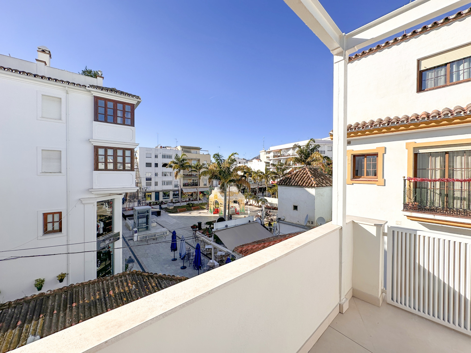 2 Bedroom Townhouse in Estepona - Фото 3