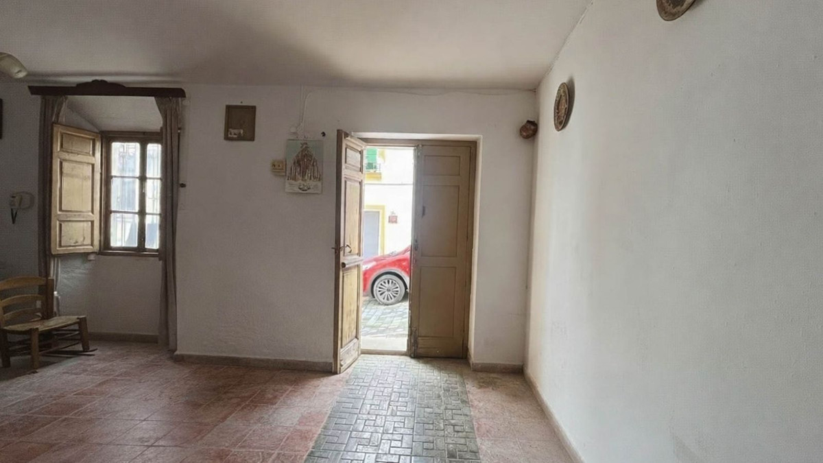 4 Bedroom Townhouse in Colmenar - Photo 11