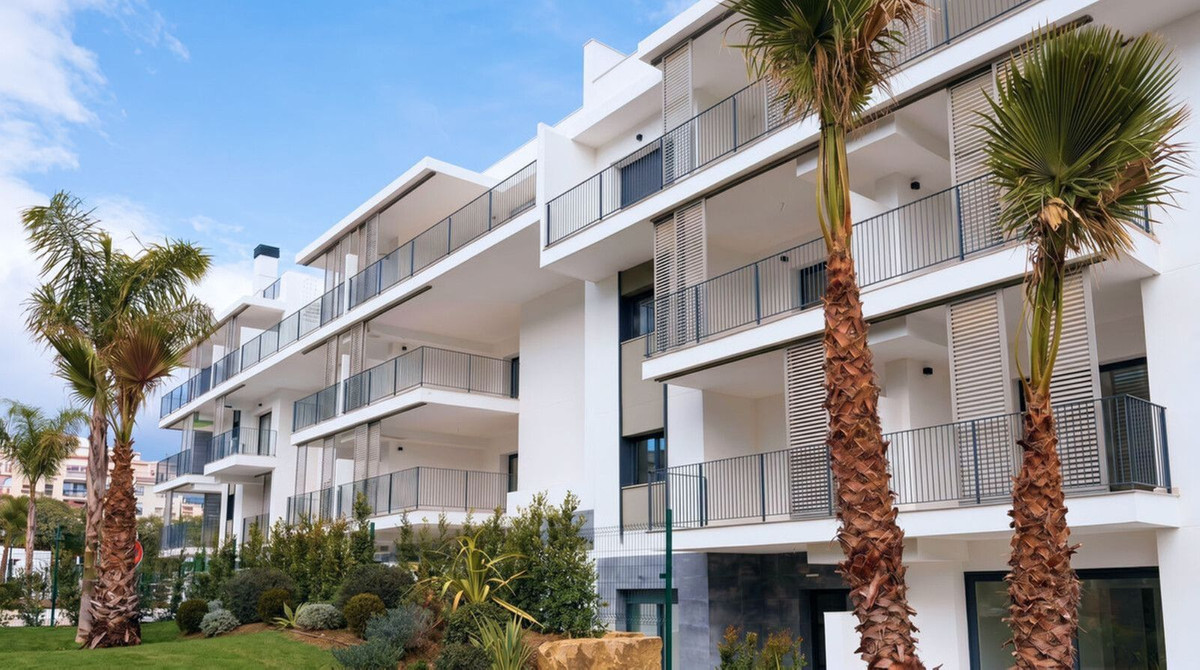 2 Bedroom Apartment in Estepona - Photo 7