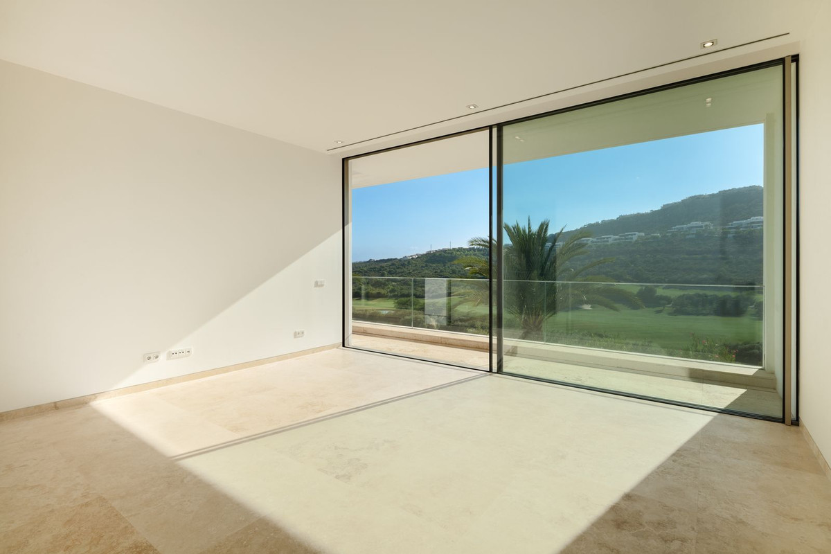 5 Bedroom Villa in Casares - Photo 5