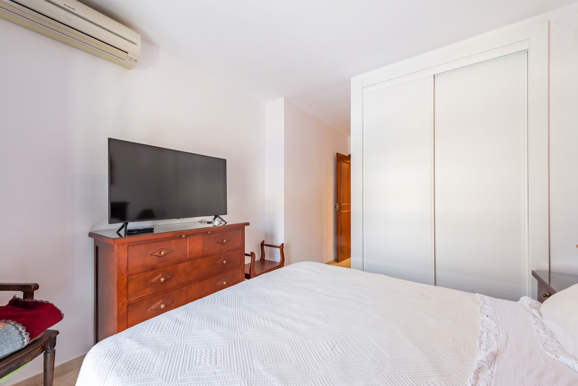 3 Bedroom Townhouse in Benahavís - Photo 12