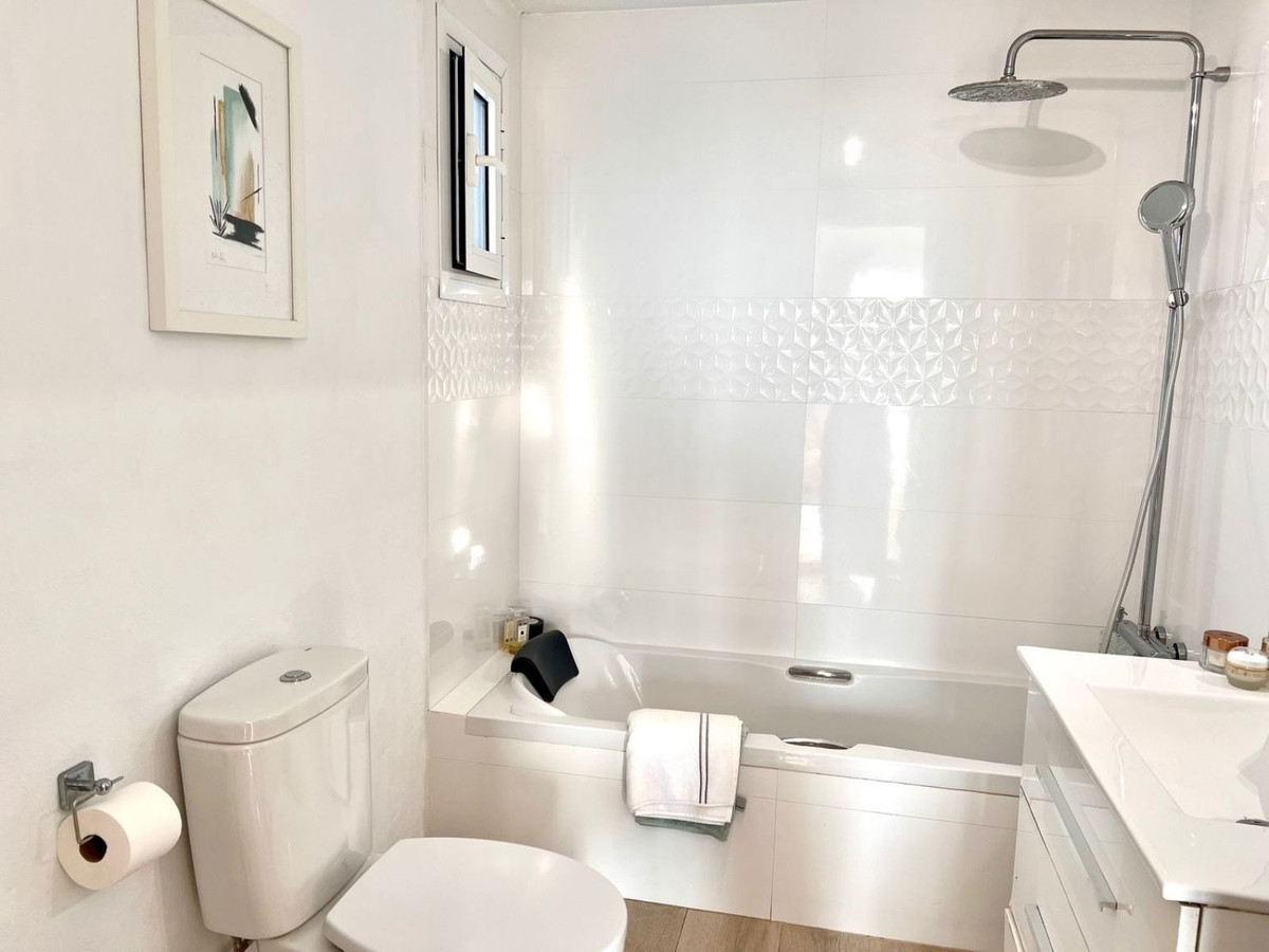 3 Bedroom Townhouse in Marbella - Photo 13