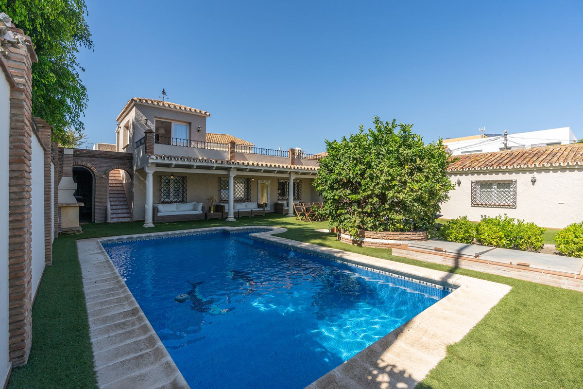 5 Bedroom Villa in San Pedro de Alcántara - Фото 16