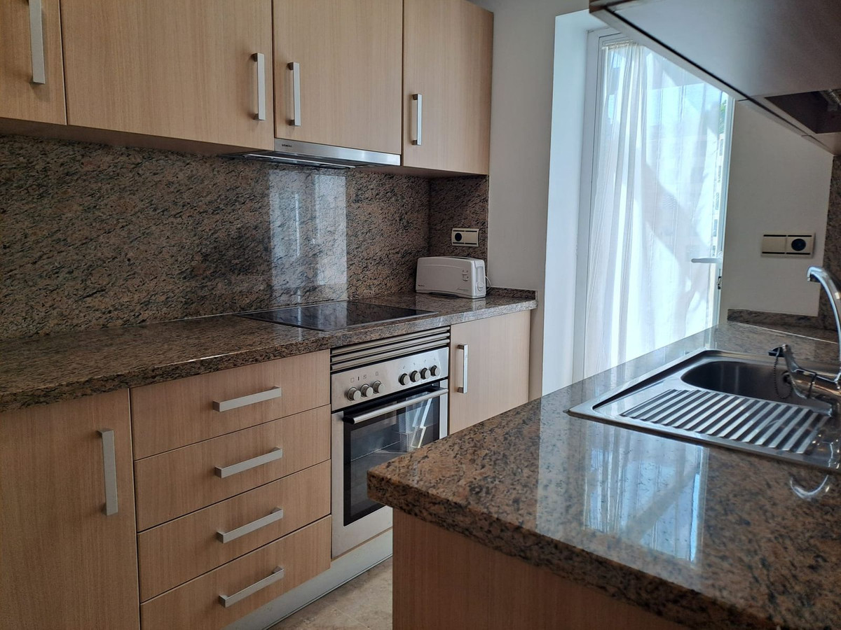 2 Bedroom Apartment in Estepona - Photo 19