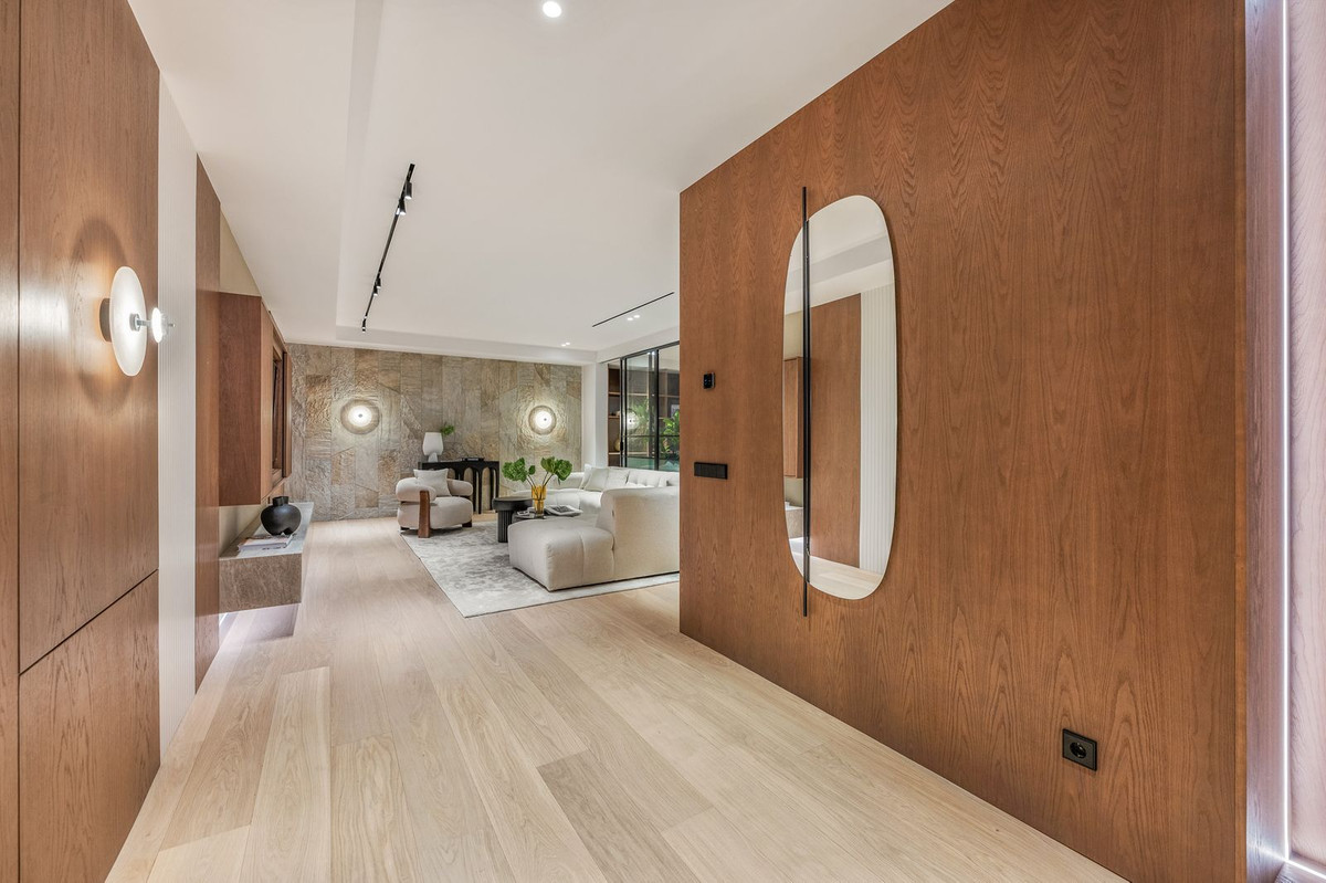 6 Bedroom Villa in Marbella - Photo 52