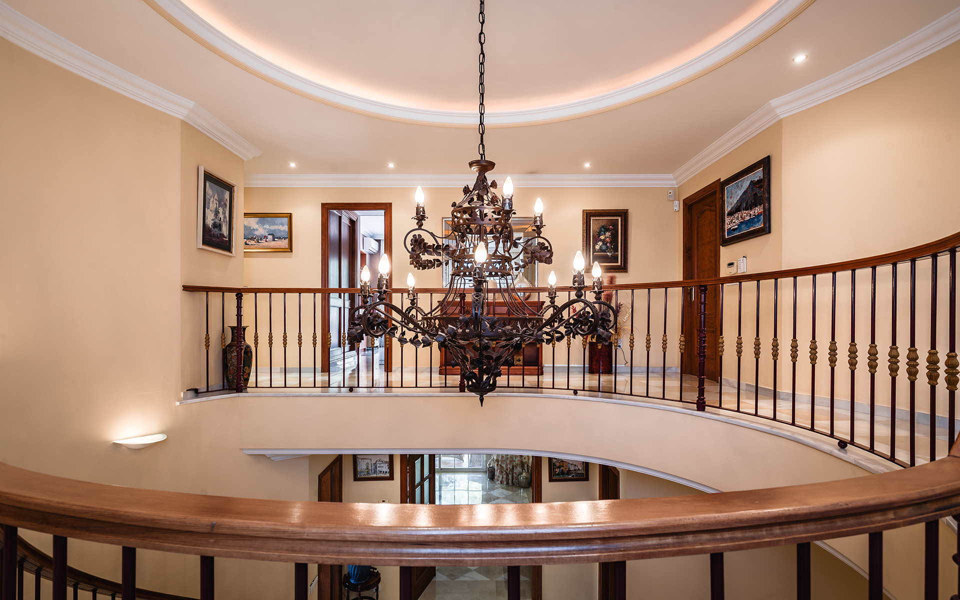 5 Bedroom Villa in Marbella - Photo 25