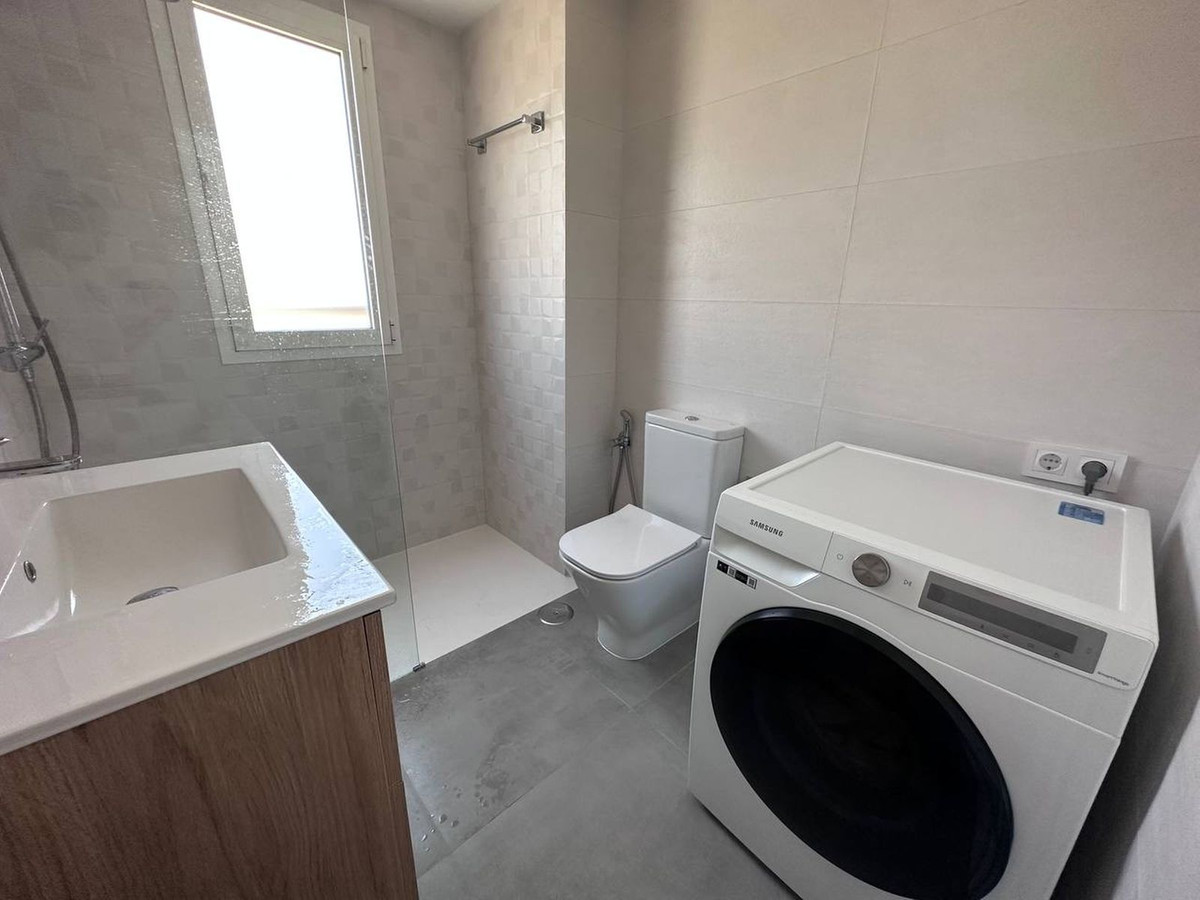 3 Bedroom Penthouse in Estepona - Photo 16