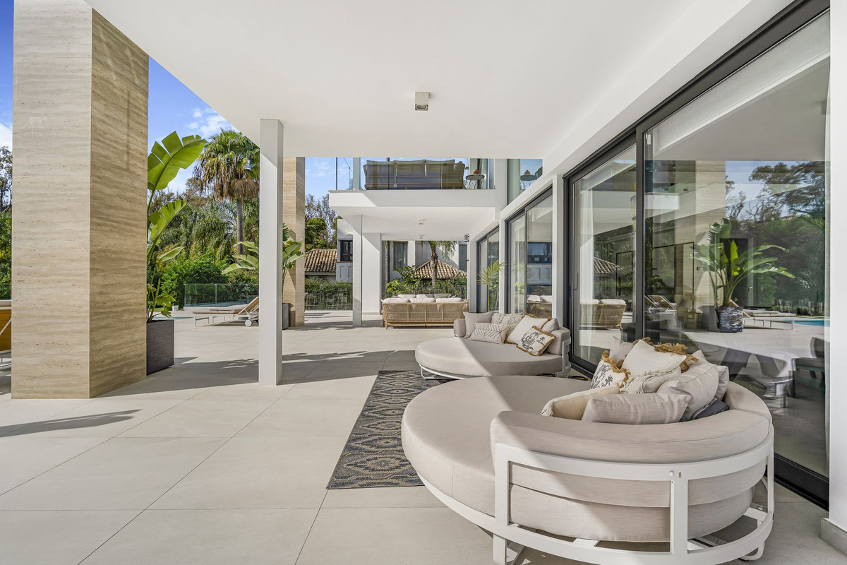 6 Bedroom Villa in Marbella - Photo 59