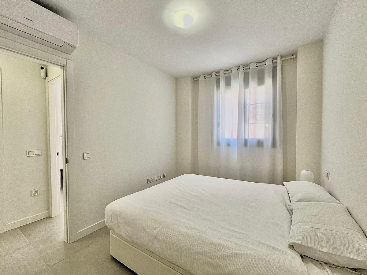 2 Bedroom Apartment in Fuengirola - Photo 10
