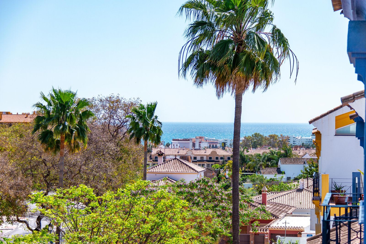 5 Bedroom Townhouse in San Pedro de Alcántara - Photo 25