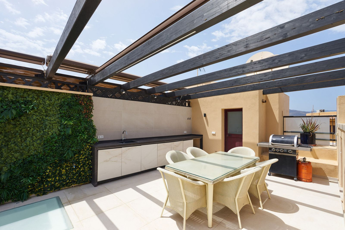 3 Bedroom Penthouse in Estepona - Photo 44