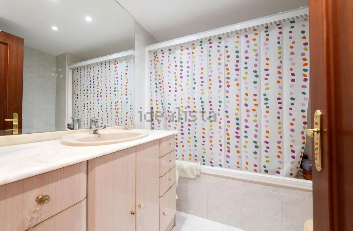 4 Bedroom Apartment in Málaga - Photo 16