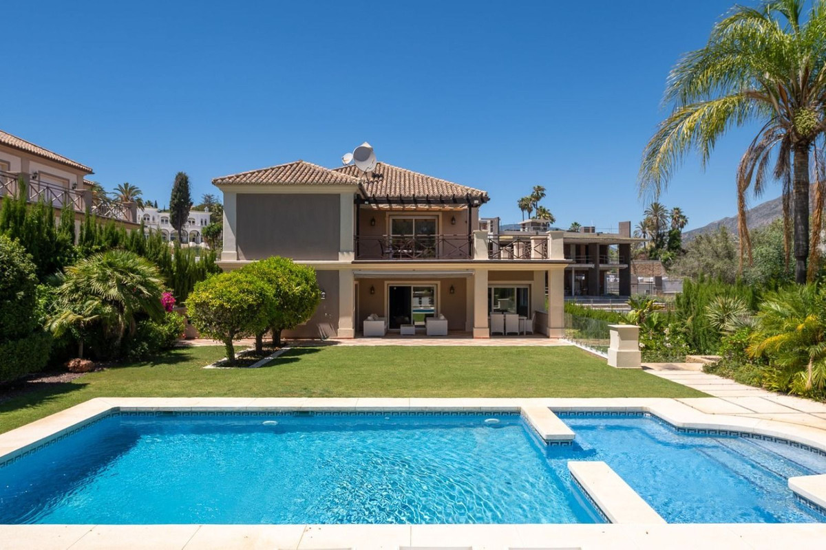 6 Bedroom Villa in Marbella - Photo 8