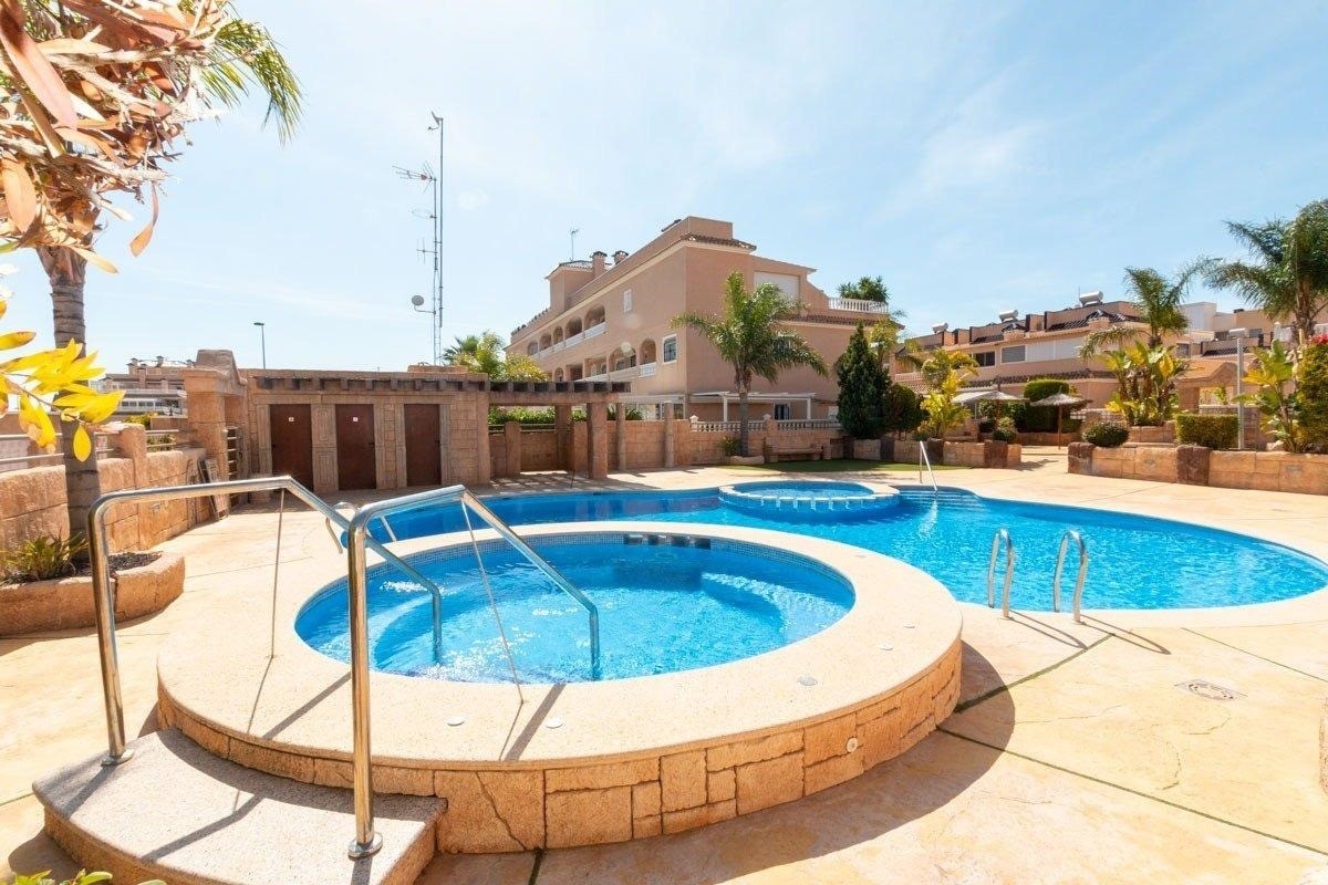 Apartamento com 3 quartos com piscina em Alicante, Espanha – Foto 1