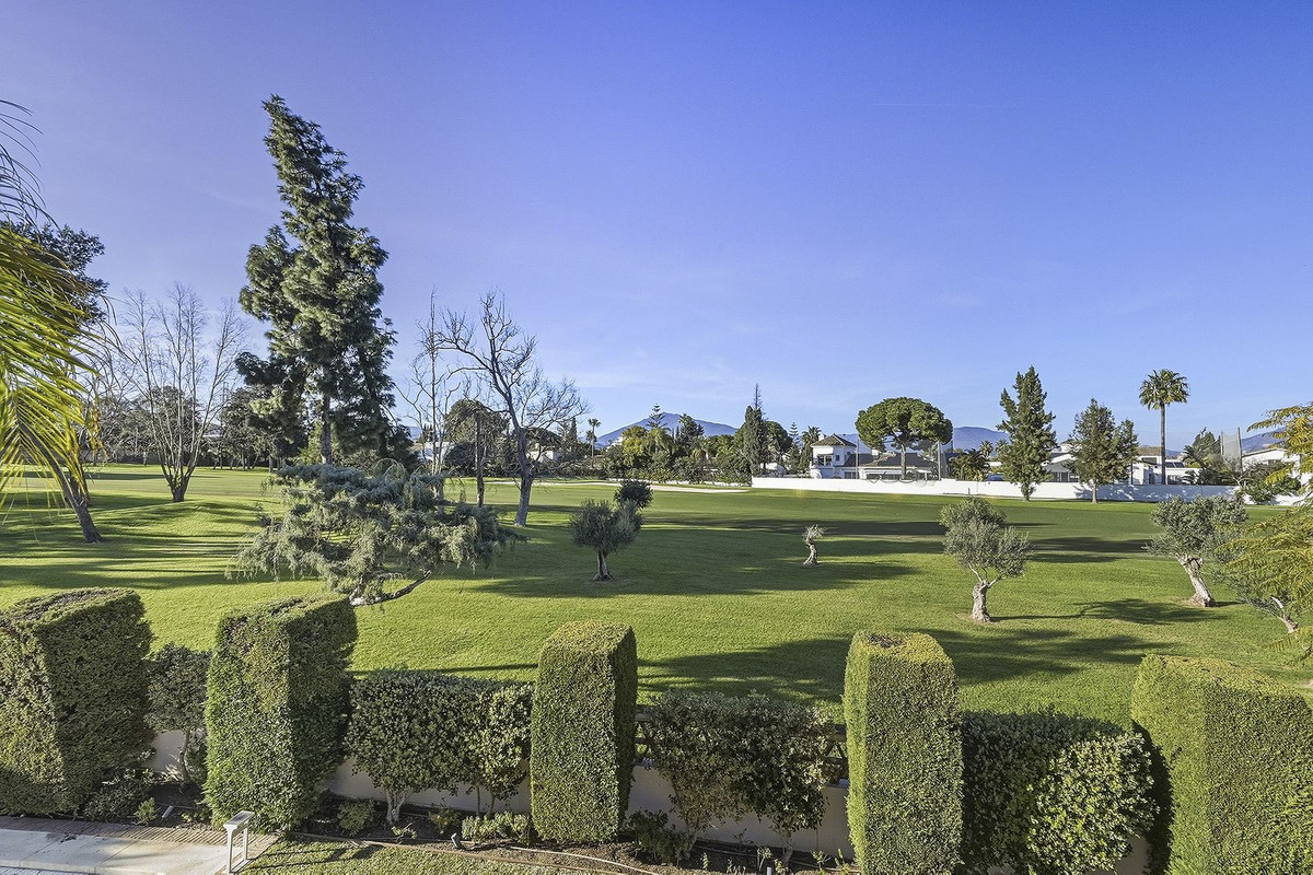 5 Bedroom Villa in San Pedro de Alcántara - Photo 2