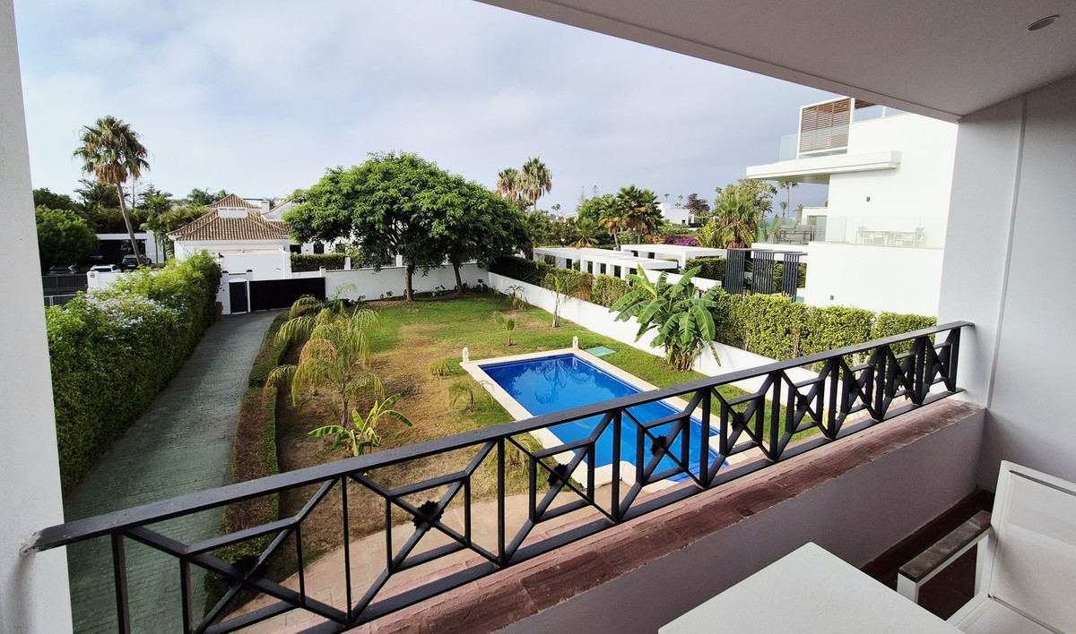 4 Bedroom Villa in San Pedro de Alcántara - Photo 46