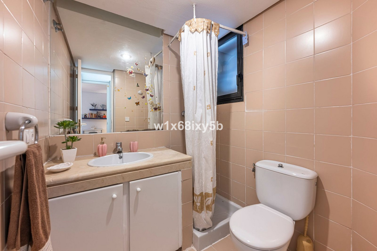 2 Bedroom Townhouse in Estepona - Photo 29
