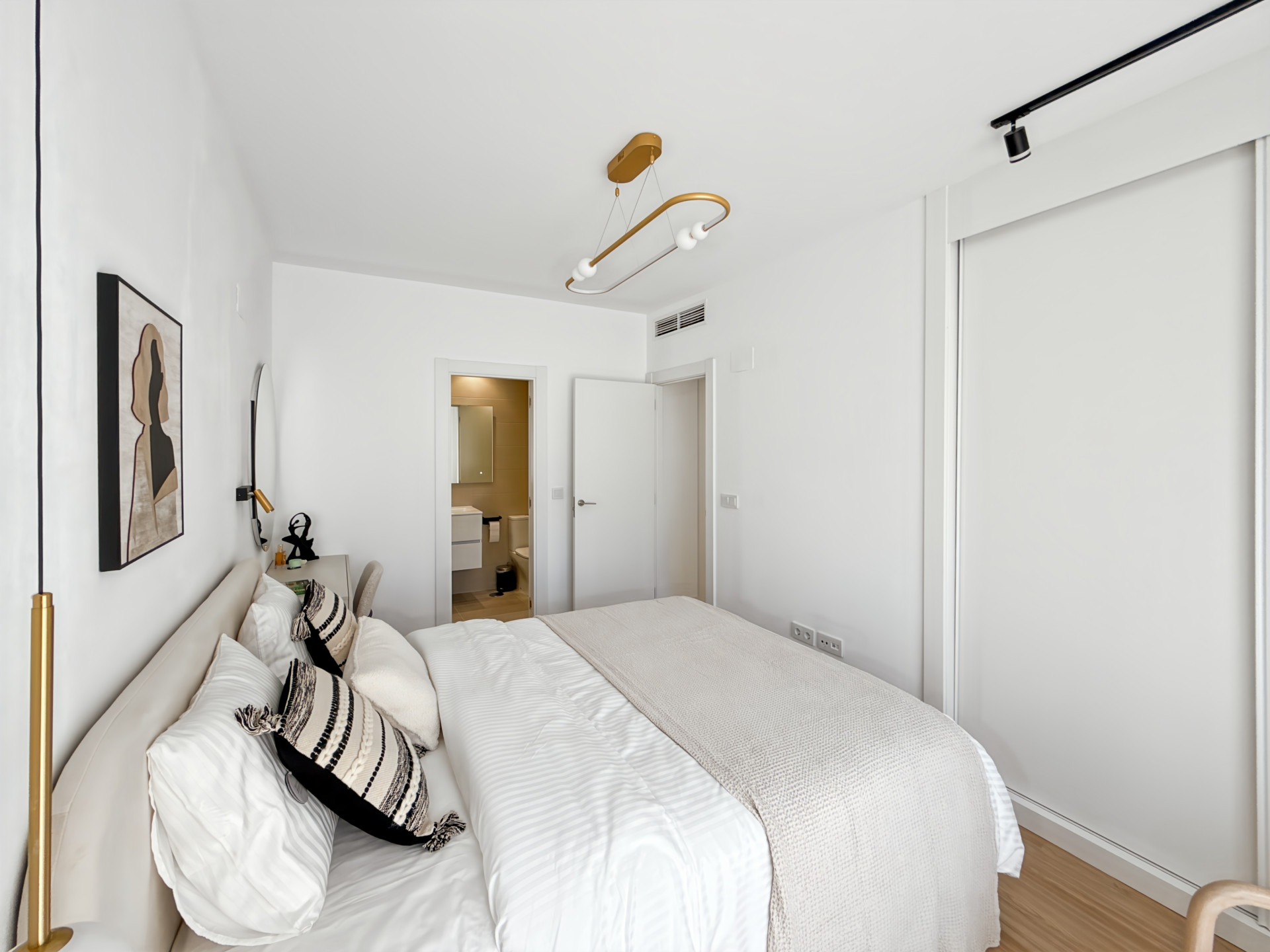 2 Bedroom Apartment in Málaga - Photo 24