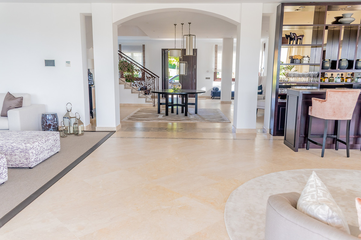 5 Bedroom Villa in San Pedro de Alcántara - Photo 14