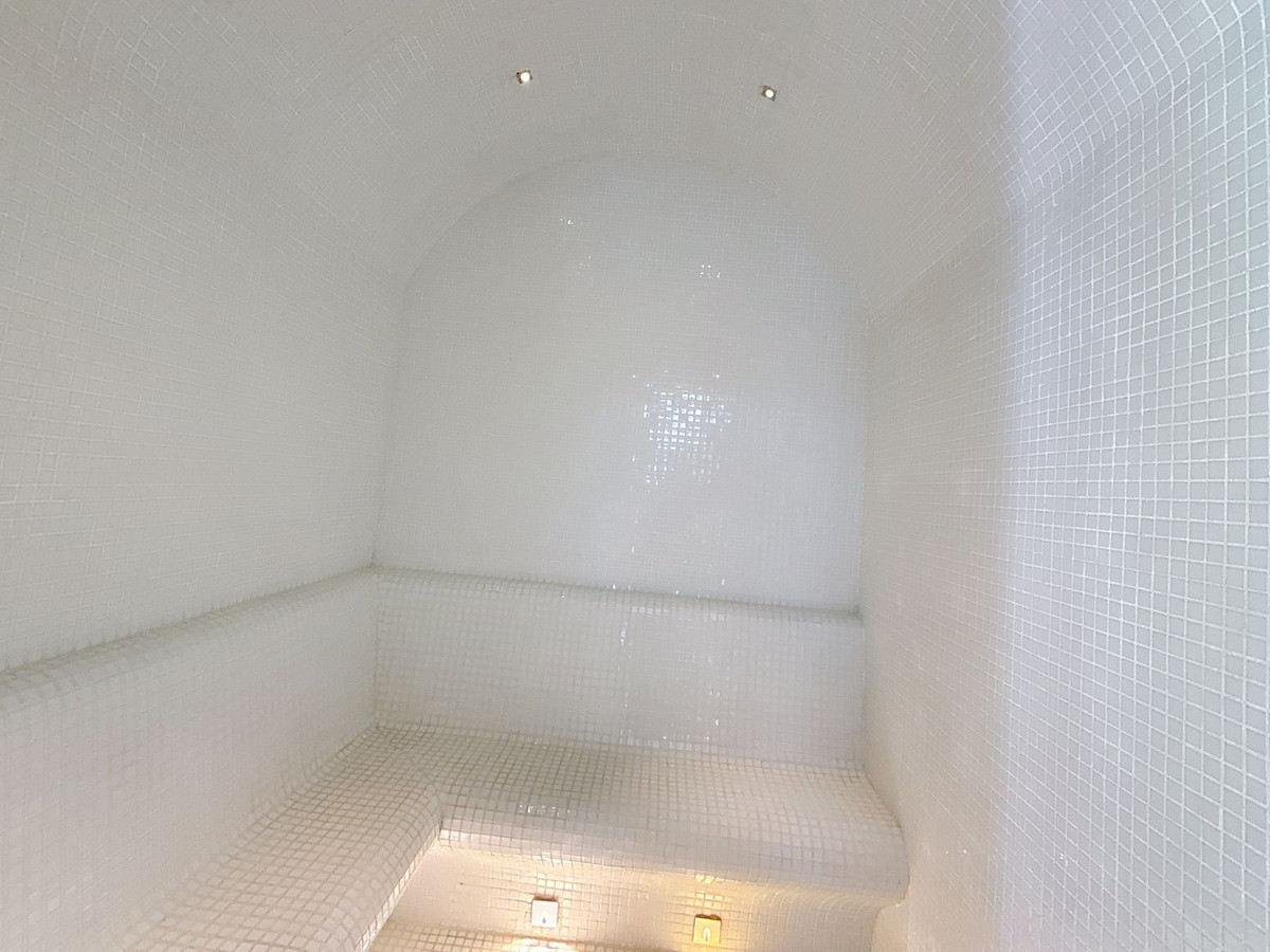 2 Bedroom Apartment in Estepona - Photo 31