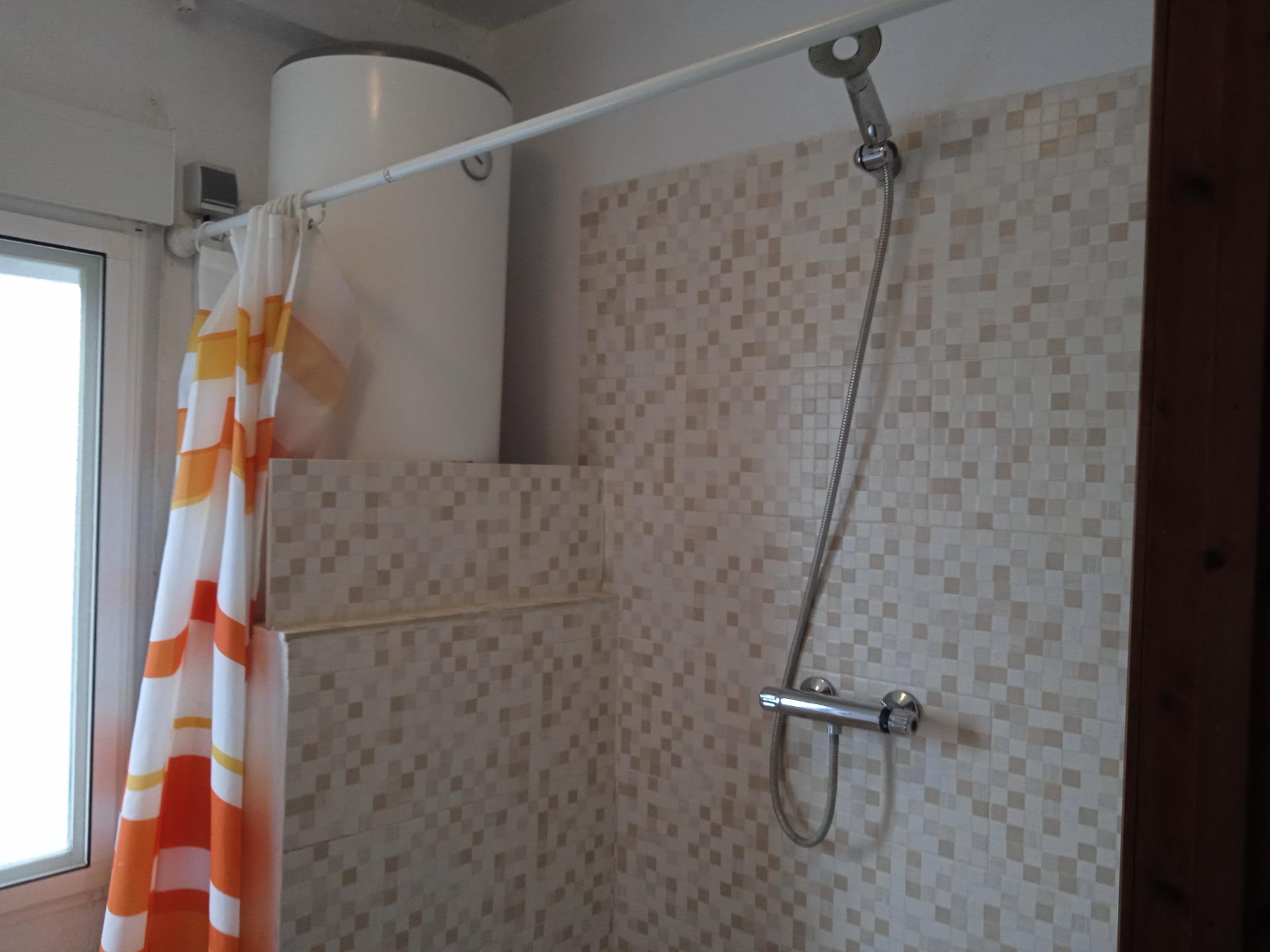 Chalet de 5 dormitorios con piscina en Granada – Foto 18
