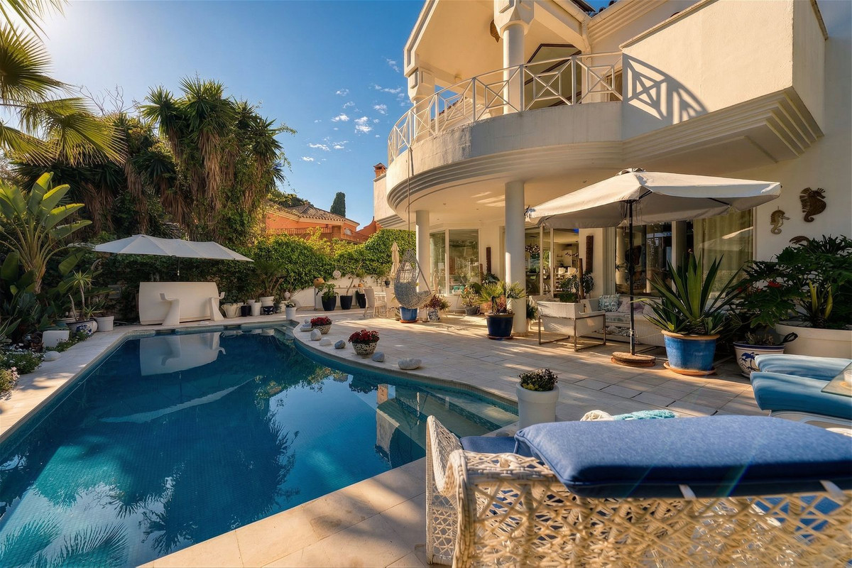 4 Bedroom Villa in Estepona - Photo 21
