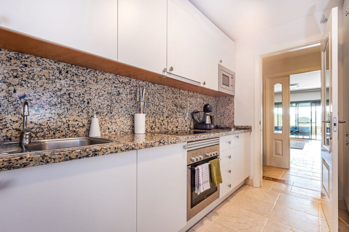 2 Bedroom Apartment in Benahavís - Фото 9