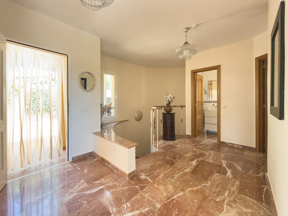 5 Bedroom Villa in Coín - Photo 23
