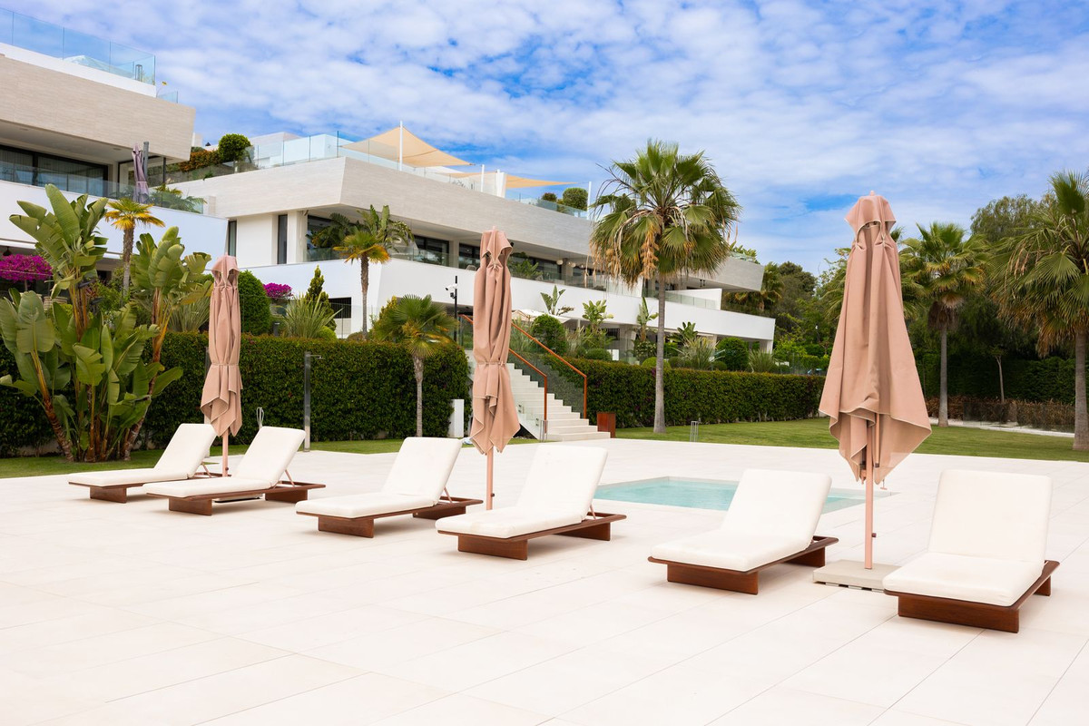 4 Bedroom Apartment in Marbella - Photo 4