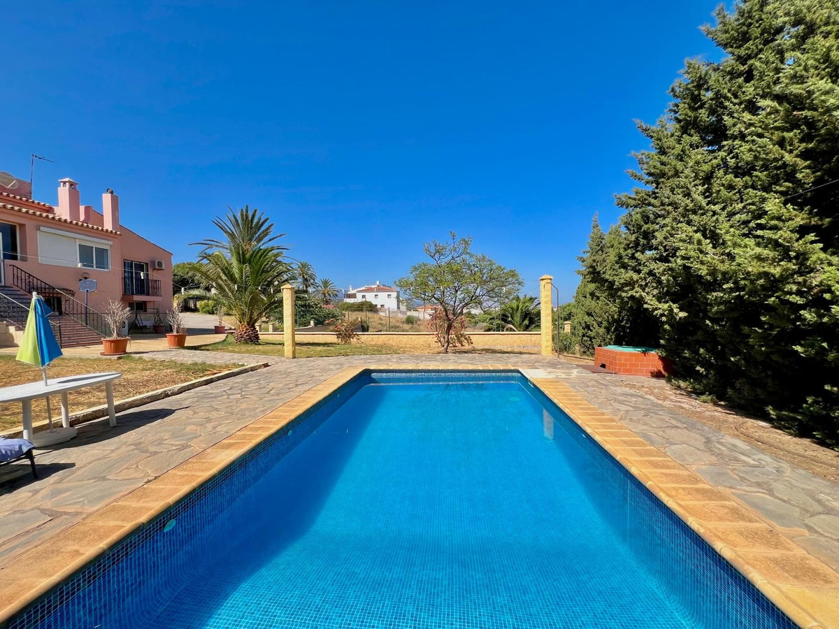 6 Bedroom Villa in Estepona - Photo 35