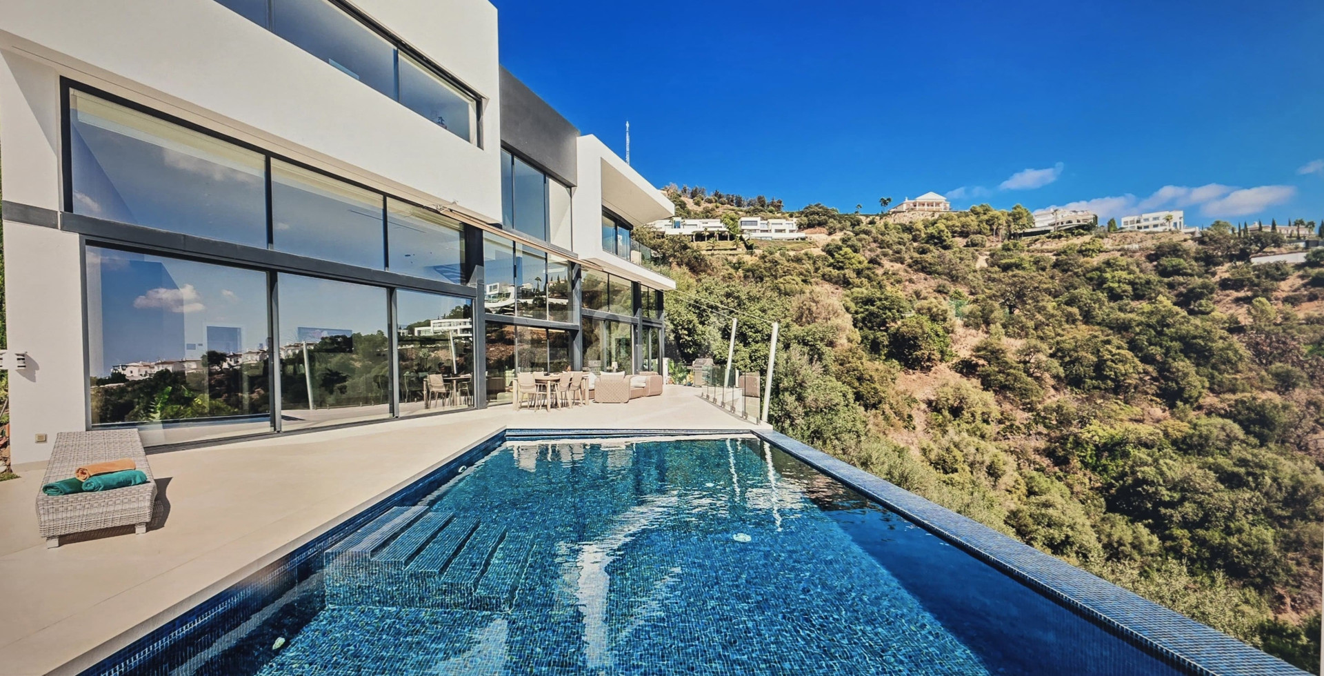 4 Bedroom Villa in Marbella - Photo 12