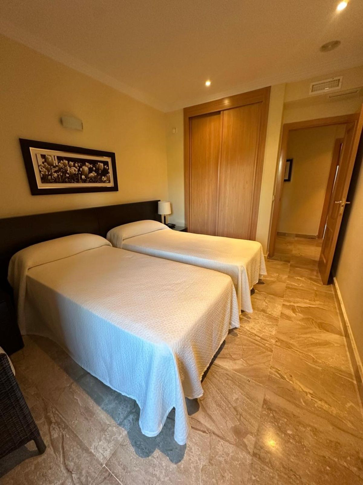 3 Bedroom Apartment in Estepona - Photo 24