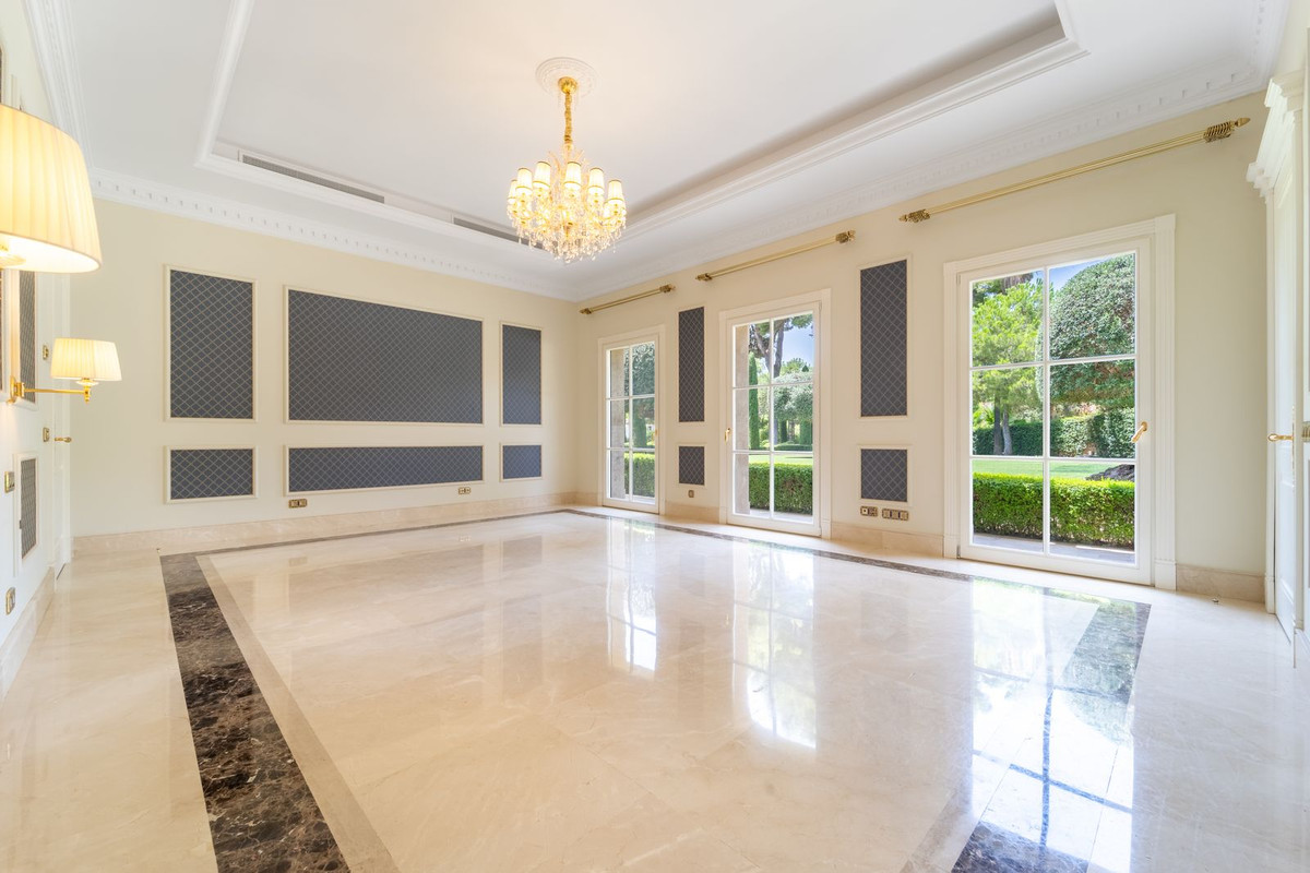 10 Bedroom Villa in Marbella - Photo 14