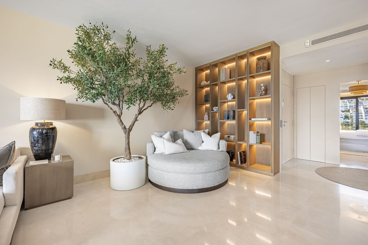 3 Bedroom Penthouse in Benahavís - Photo 6