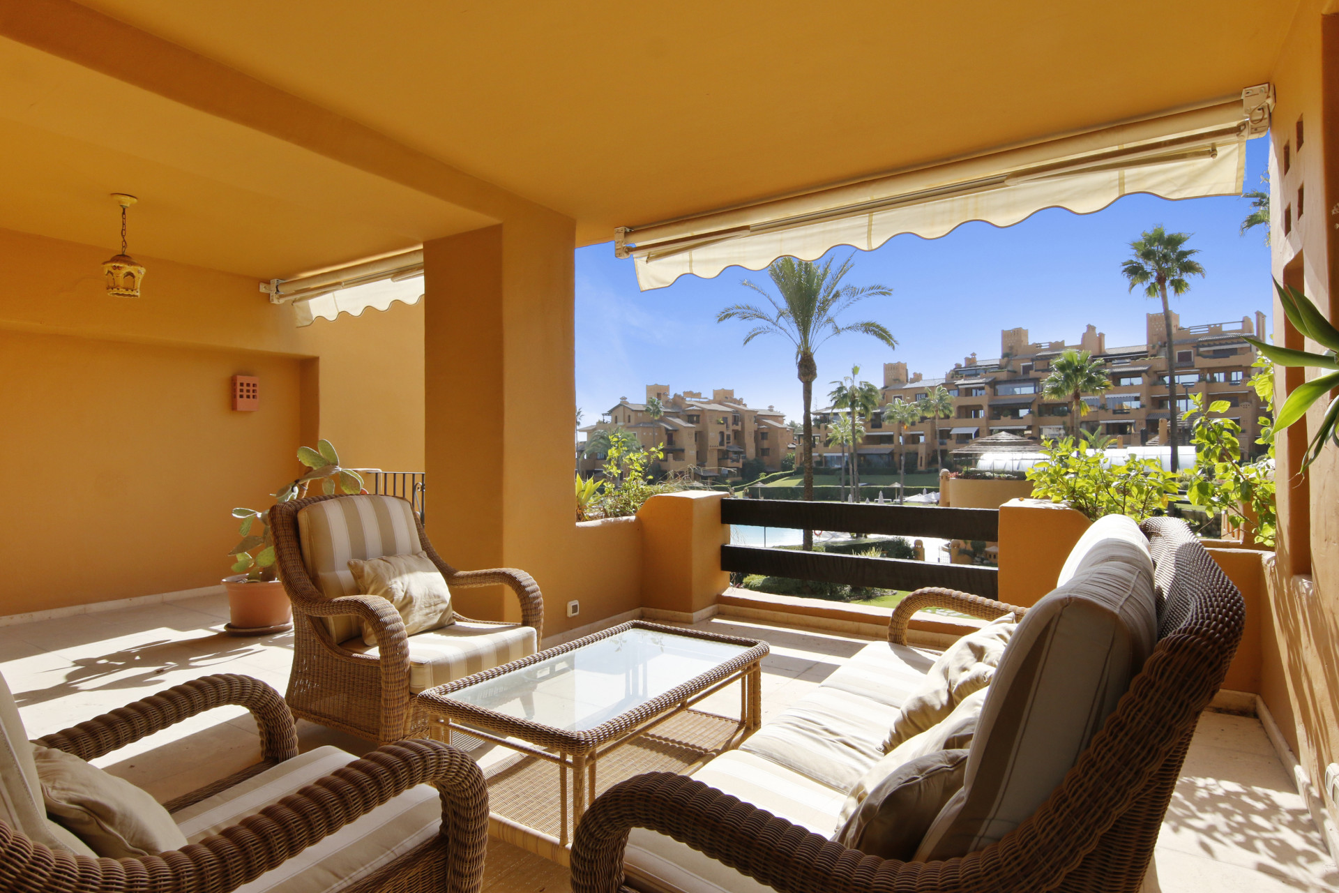 2 Bedroom Apartment in Estepona - Photo 4