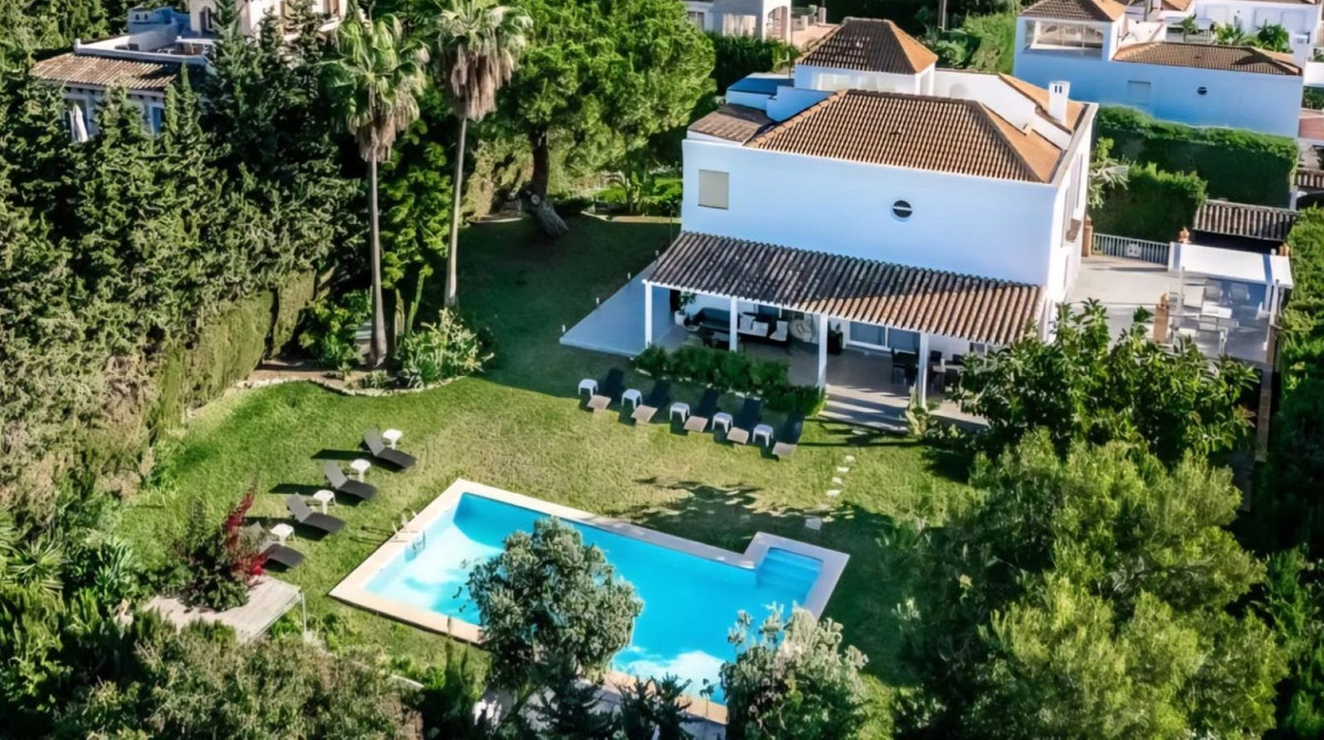 8 Bedroom Villa in Marbella - Photo 42