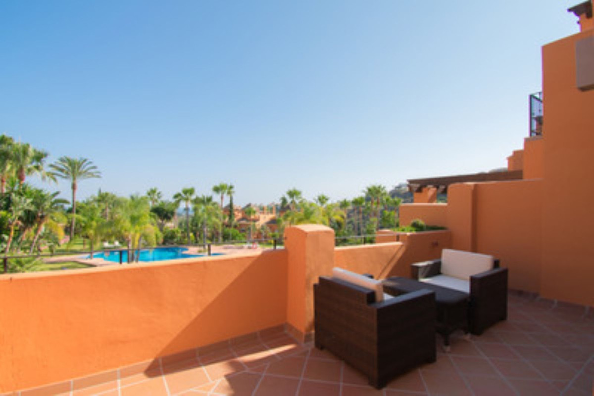 4 Bedroom Villa in Estepona - Photo 32