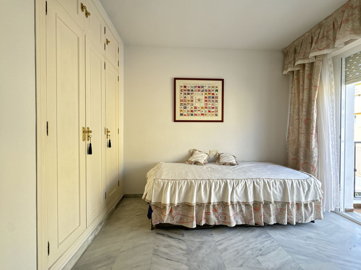 3 Bedroom Apartment in Estepona - Photo 25
