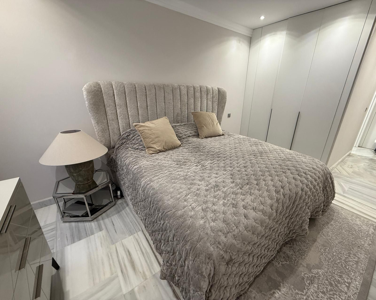 1 Bedroom Apartment in Estepona - Photo 8