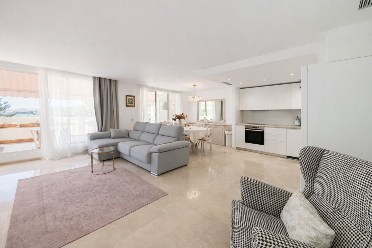 2 Bedroom Apartment in Benahavís - Foto 2